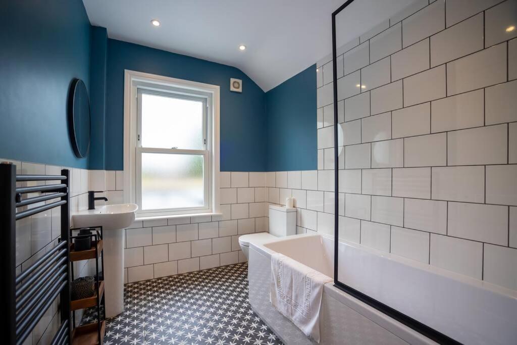Hereford - Clifton Villa - Beautifully Presented House Located A Short Walk From City Centre - Sleeps 6 Guests - Perfect For Exploring Hereford - Hosted By Rentmyhouse Exterior photo