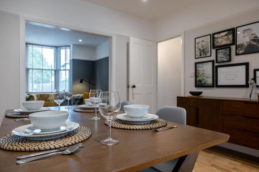 Hereford - Clifton Villa - Beautifully Presented House Located A Short Walk From City Centre - Sleeps 6 Guests - Perfect For Exploring Hereford - Hosted By Rentmyhouse Exterior photo
